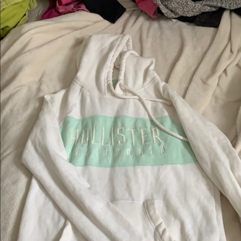 Comfiest Hollister sweater ever!